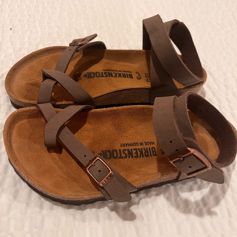 BIRKENSTOCK YARA ANKLE SANDALS.